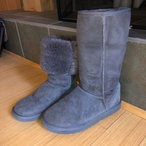 Tall grey classic Uggs